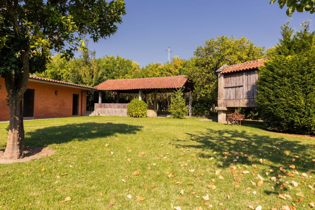 Moradia T4 para Venda em Campos e Louredo Foto 17