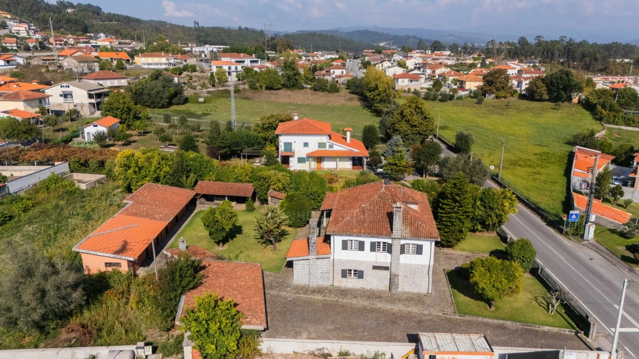 Moradia T4 para Venda em Campos e Louredo Foto 44