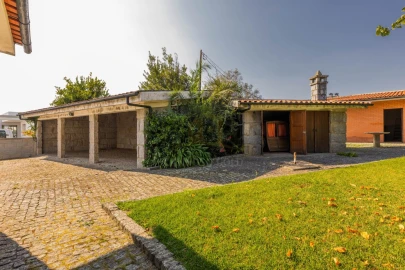 Moradia T4 para Venda em Campos e Louredo