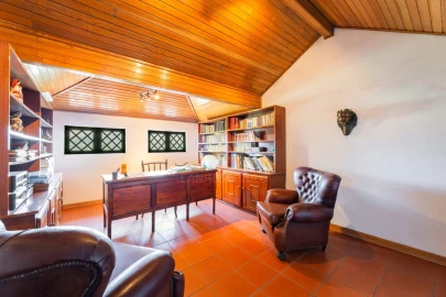 Moradia T4 para Venda em Campos e Louredo