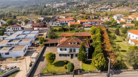 Moradia T4 para Venda em Campos e Louredo