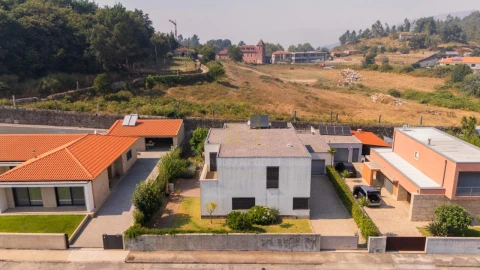 Moradia T5 para Venda em Lanhoso