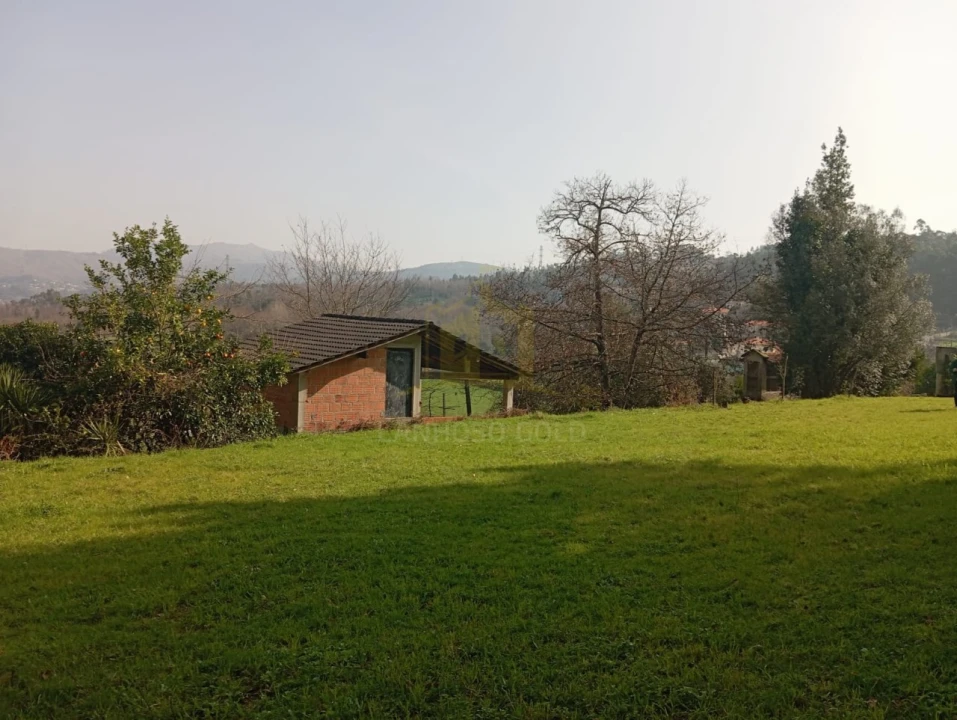 Terreno Misto para Venda em Águas Santas e Moure Foto 1