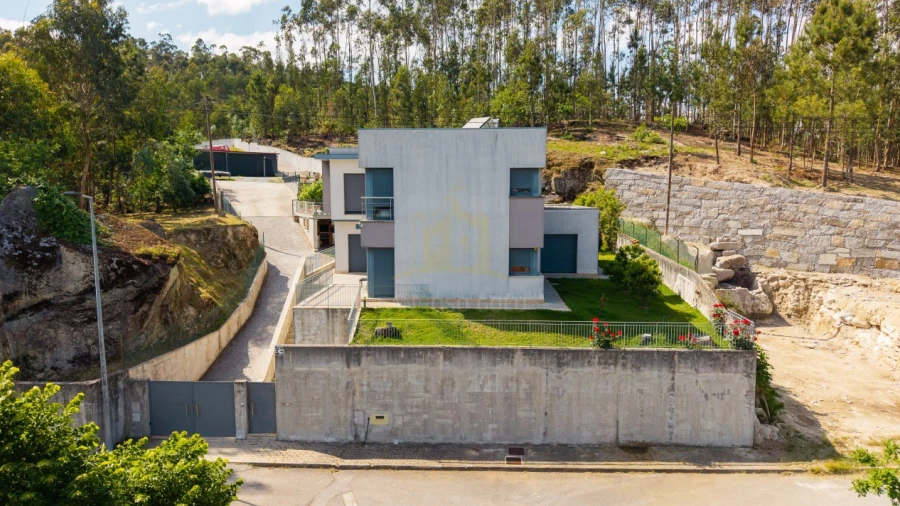 Moradia T4 para Venda em Povoa de Lanhoso (N. Senhora do Amparo)