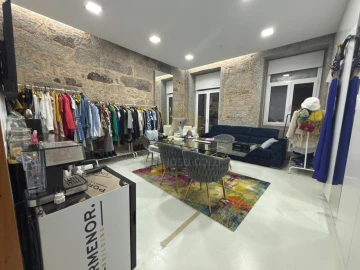 Loja para Venda em Povoa de Lanhoso (N. Senhora do Amparo)