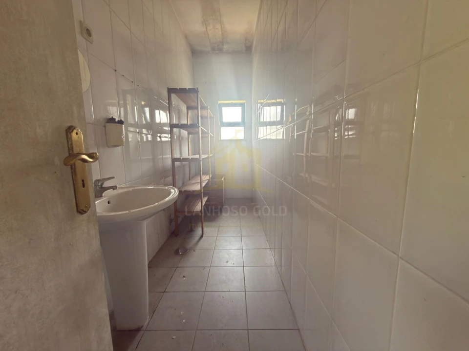 Armazém para Venda em Calvos e Frades Foto 7