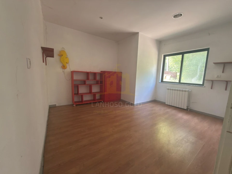 Armazém para Venda em Calvos e Frades Foto 11