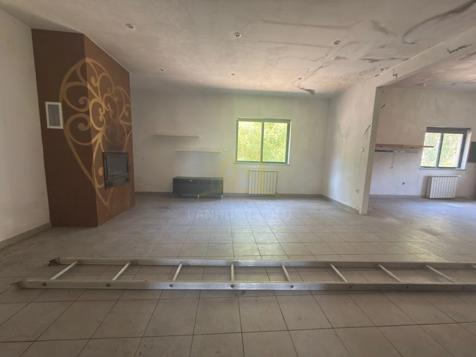 Armazém para Venda em Calvos e Frades Foto 12