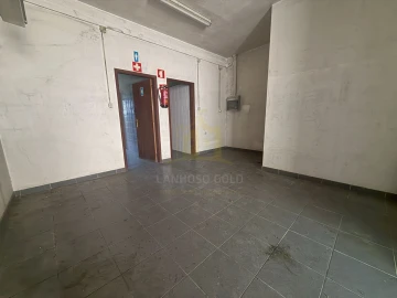 Armazém para Venda em Calvos e Frades