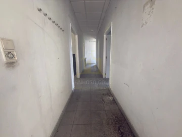 Armazém para Venda em Calvos e Frades