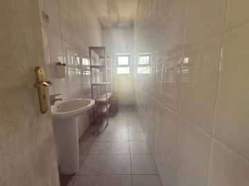 Armazém para Venda em Calvos e Frades