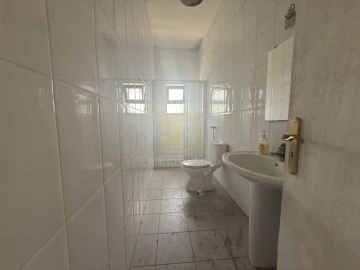 Armazém para Venda em Calvos e Frades
