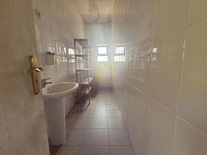 Armazém para Venda em Calvos e Frades Foto 7