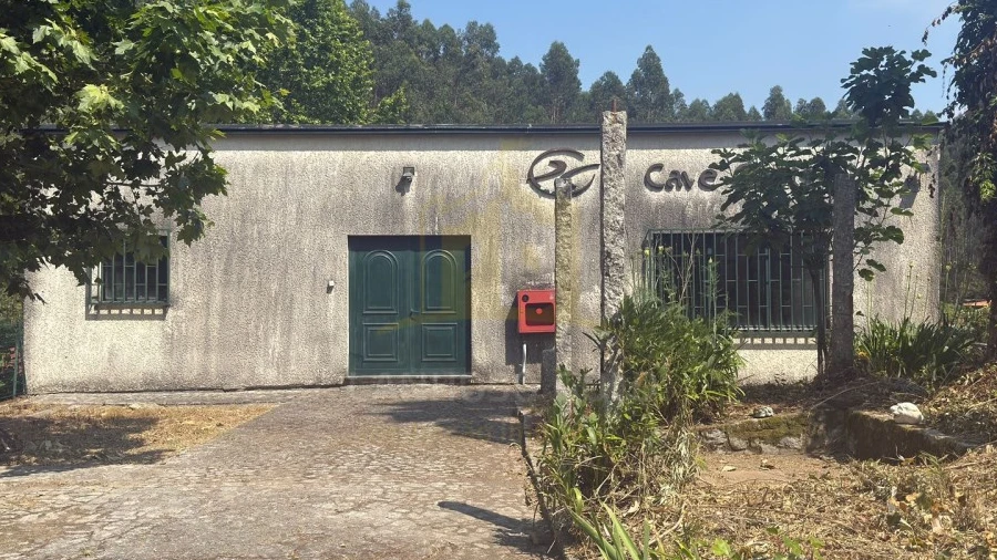 Armazém para Venda em Calvos e Frades