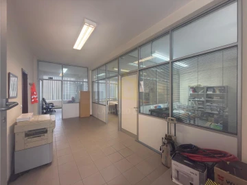 Loja para Venda em Povoa de Lanhoso (N. Senhora do Amparo)
