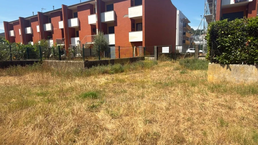 Terreno para Venda em Povoa de Lanhoso (N. Senhora do Amparo)