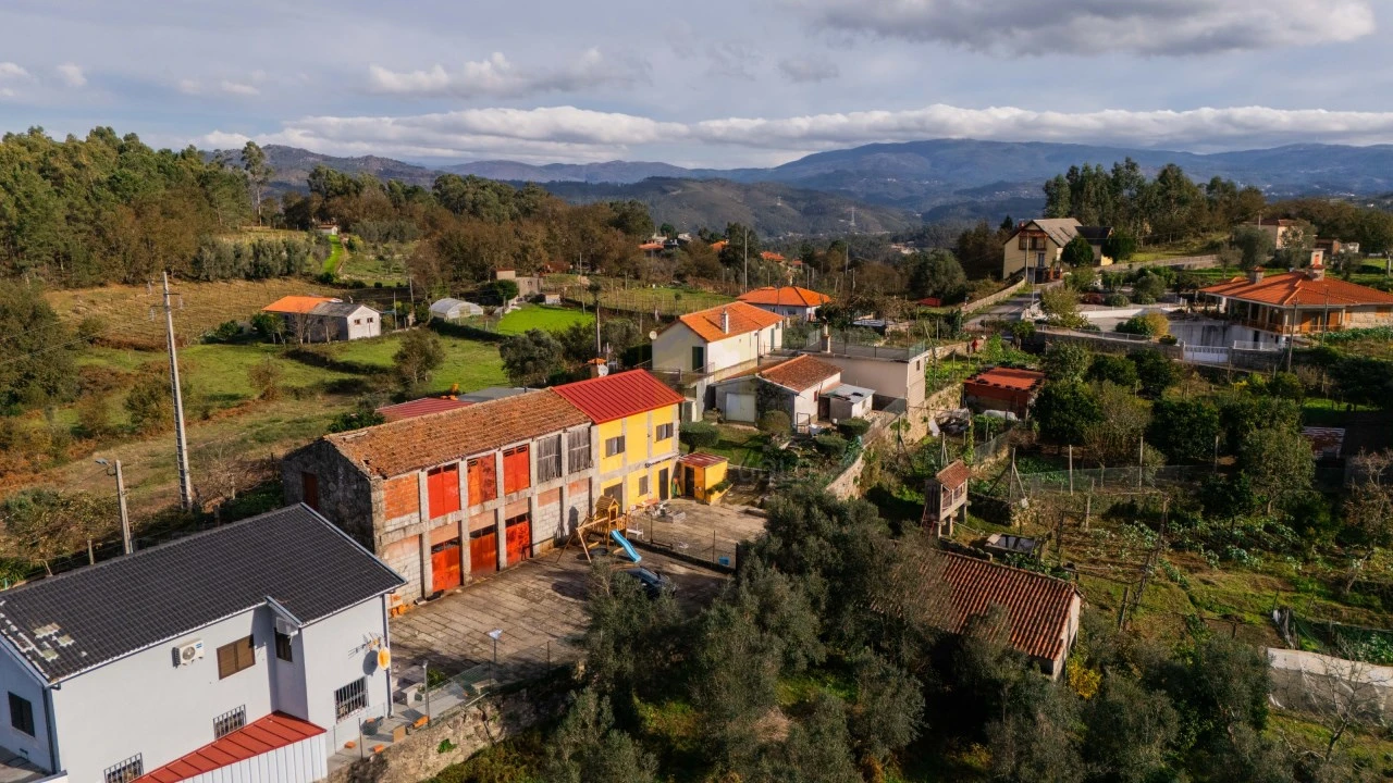Terreno para Venda em Sobradelo da Goma Foto 1