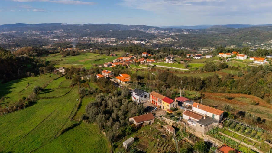 Terreno para Venda em Sobradelo da Goma Foto 8