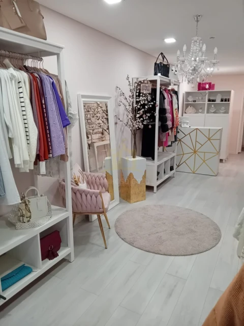 Loja para Venda em Povoa de Lanhoso (N. Senhora do Amparo)