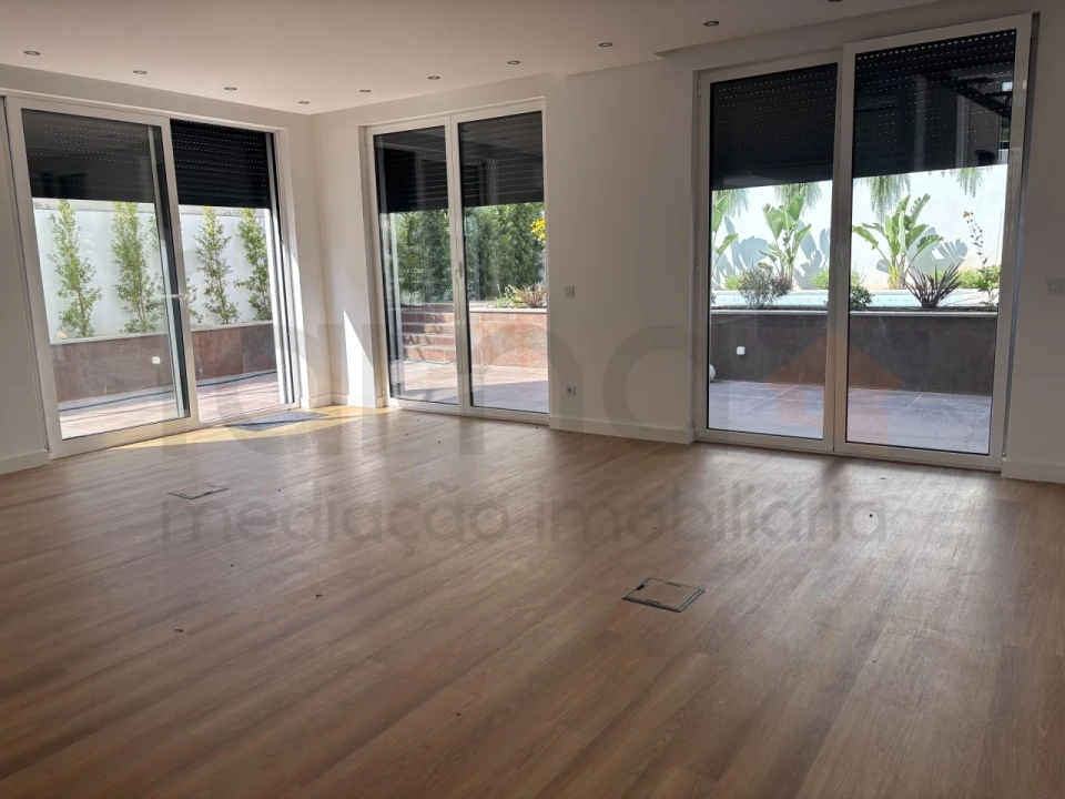 Moradia T3 para Venda em Alcabideche Foto 3