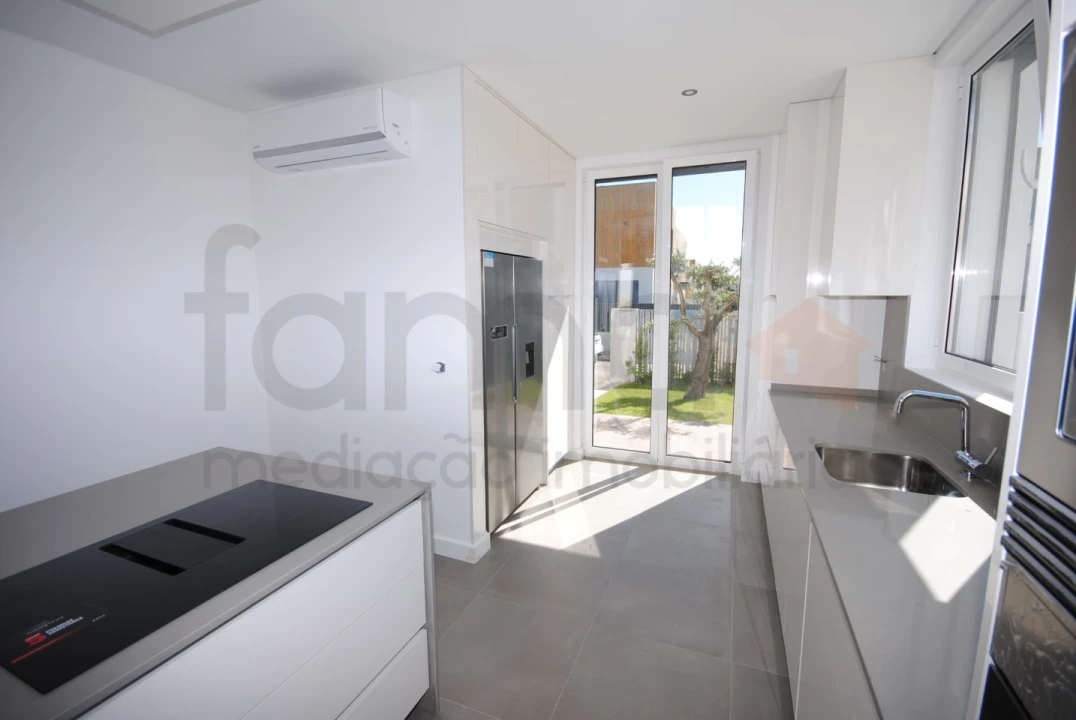Moradia T3 para Venda em Alcabideche Foto 16