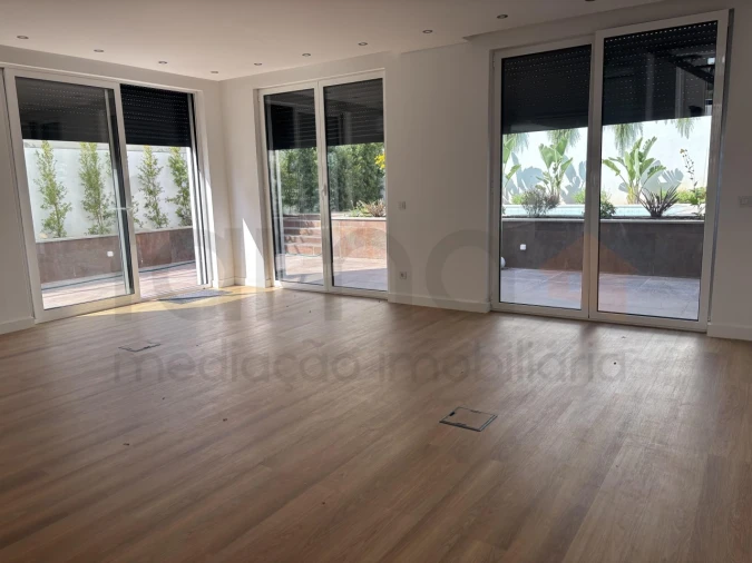 Moradia T3 para Venda em Alcabideche Foto 3