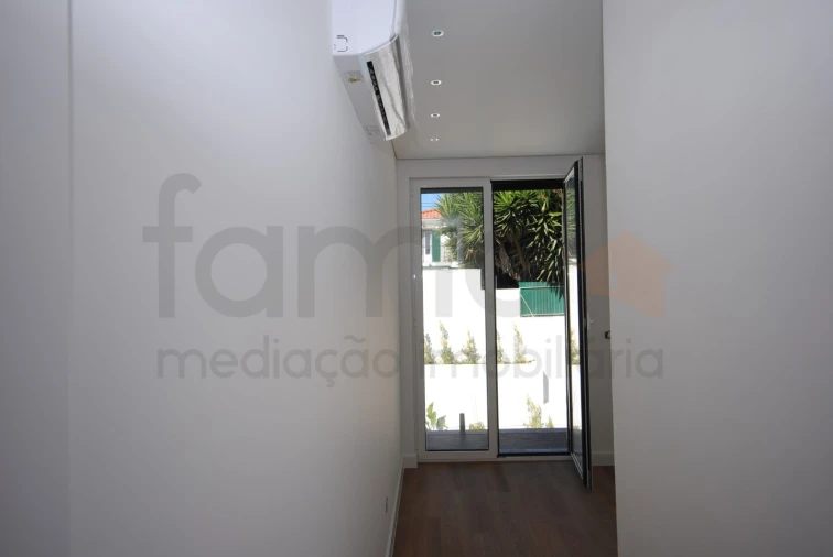 Moradia T3 para Venda em Alcabideche Foto 37