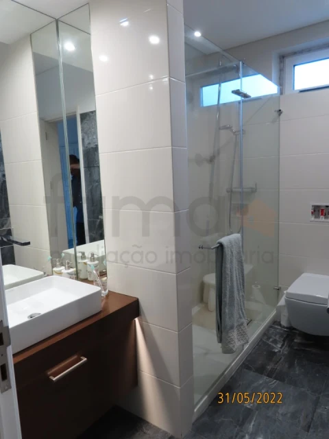 Moradia T8 para Venda em Carcavelos e Parede