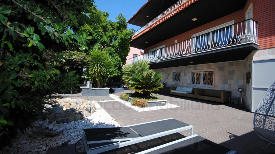 Moradia T8 para Venda em Carcavelos e Parede