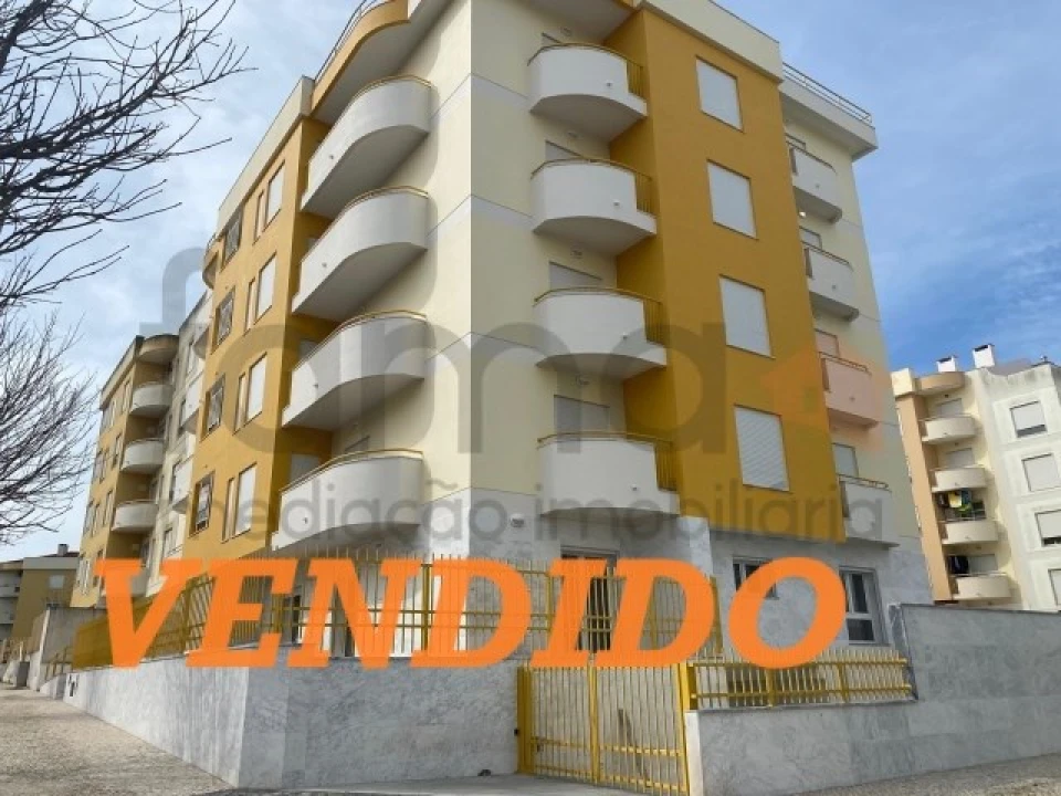 Apartamento T2 para Venda em São Domingos de Rana Foto 1