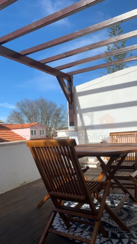 Apartamento T2 para Arrendamento em Santa Maria Maior