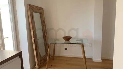 Apartamento T2 para Arrendamento em Santa Maria Maior