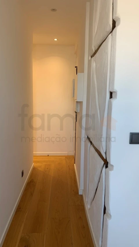 Apartamento T2 para Arrendamento em Santa Maria Maior