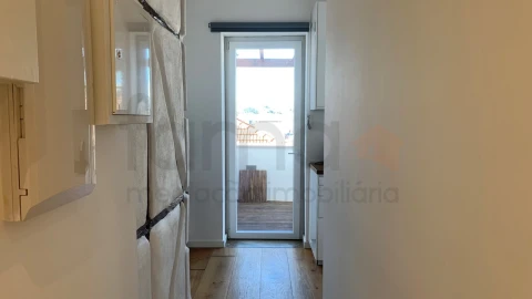 Apartamento T2 para Arrendamento em Santa Maria Maior