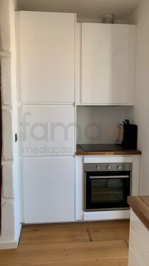 Apartamento T2 para Arrendamento em Santa Maria Maior