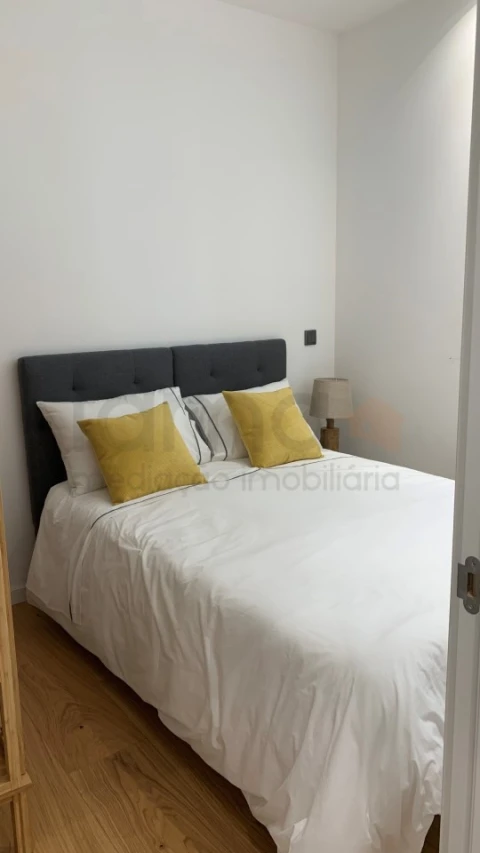Apartamento T2 para Arrendamento em Santa Maria Maior