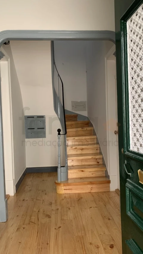 Apartamento T2 para Arrendamento em Santa Maria Maior
