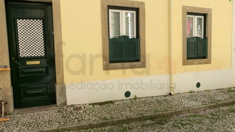 Apartamento T2 para Arrendamento em Santa Maria Maior