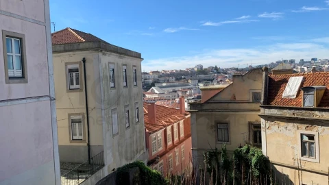 Apartamento T2 para Arrendamento em Santa Maria Maior