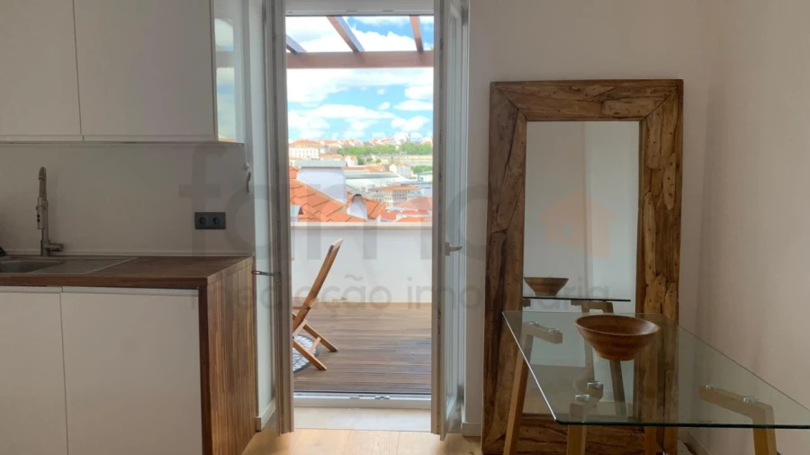 Apartamento T2 para Arrendamento em Santa Maria Maior