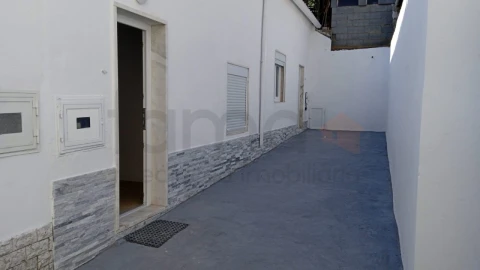 Moradia T9 para Venda em Ajuda