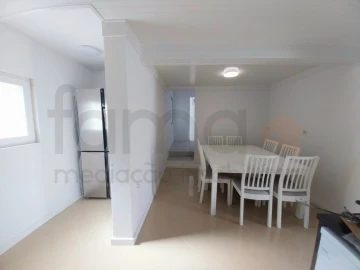 Moradia T9 para Venda em Ajuda