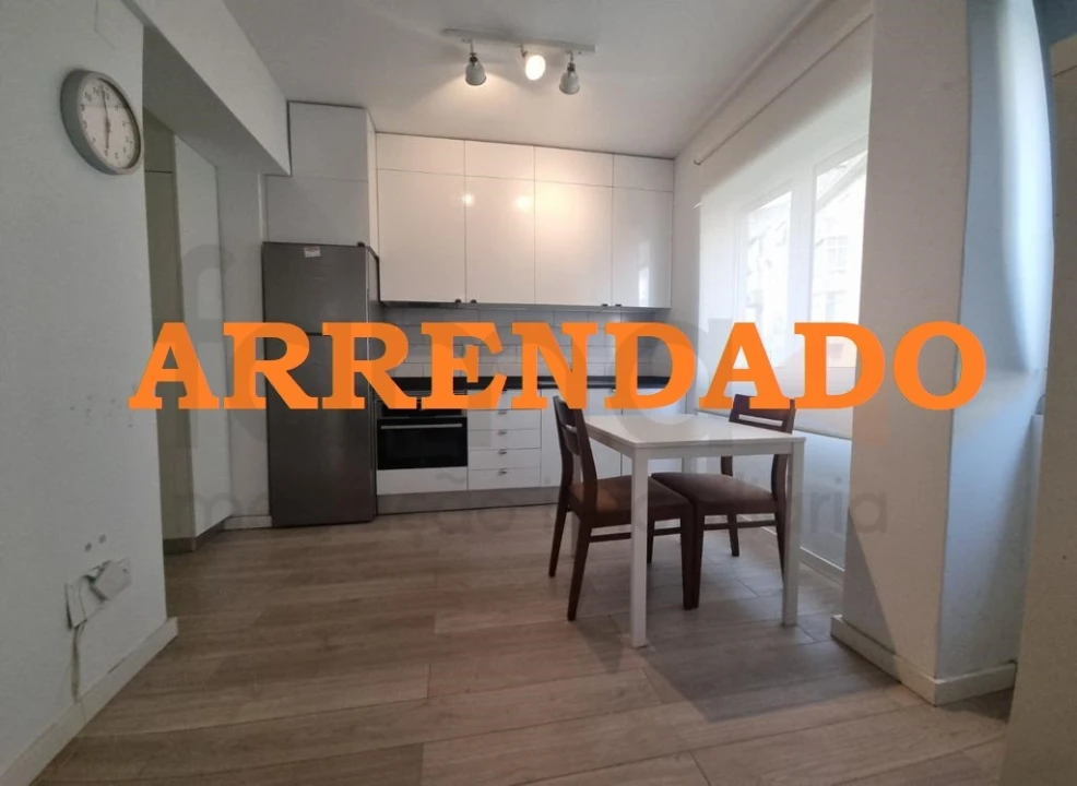 Apartamento T1 para Arrendamento em Carnaxide e Queijas Foto 1