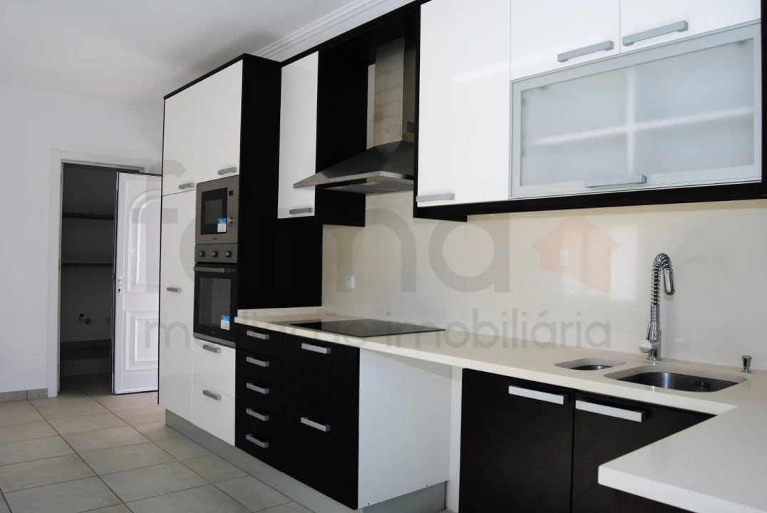 Moradia T4 para Venda em Ericeira Foto 14
