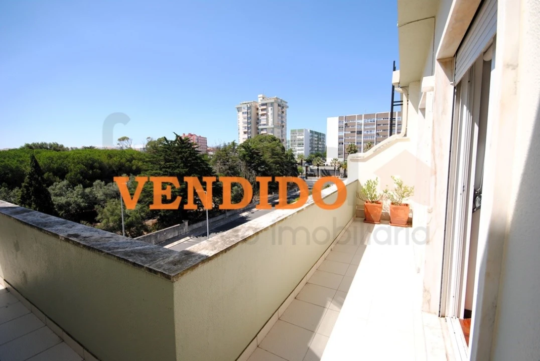 Apartamento T3 para Venda em Oeiras e São Julião da Barra, Paço de Arcos e Caxias Foto 1