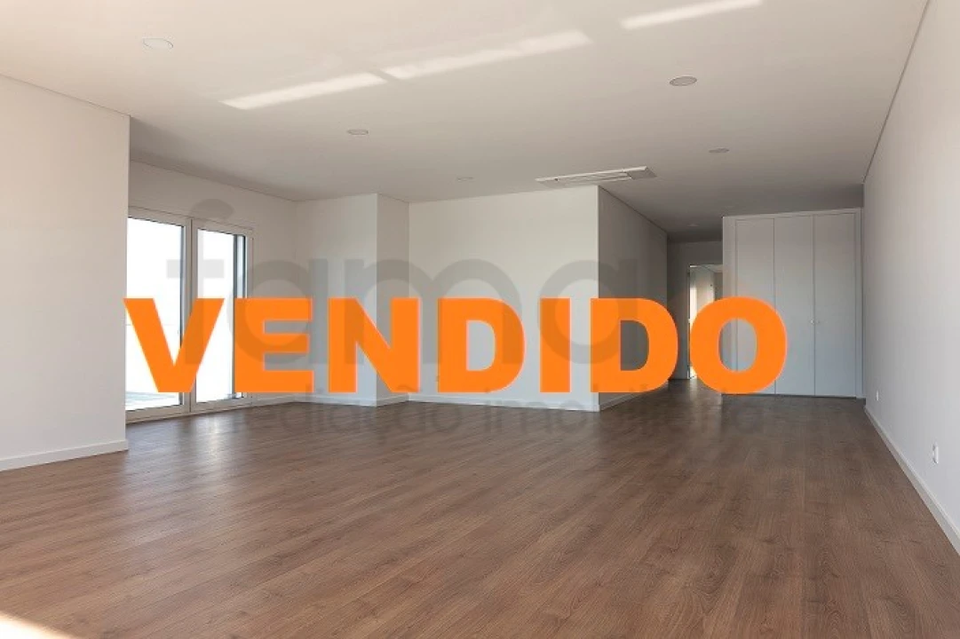 Apartamento T2 para Venda em Carcavelos e Parede Foto 1