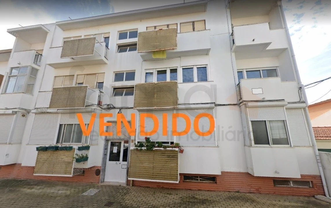 Apartamento T1 para Venda em Carcavelos e Parede Foto 1
