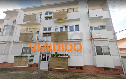 Apartamento T1 para Venda em Carcavelos e Parede