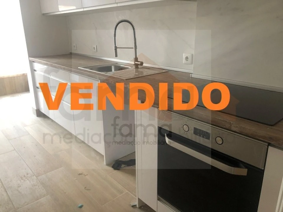 Apartamento T3 para Venda em Queluz e Belas Foto 1