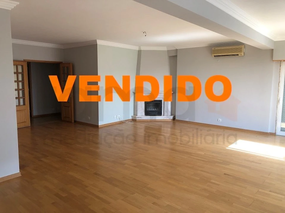 Apartamento T3 para Venda em Cascais e Estoril Foto 1